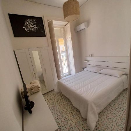 A Casa Di Nonna Ida, Nel Cuore Pulsante Di Napoli Екстериор снимка