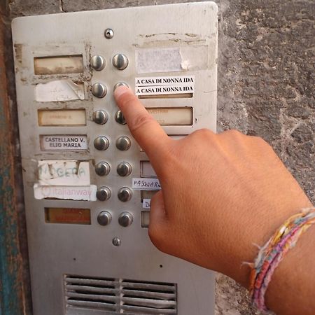 A Casa Di Nonna Ida, Nel Cuore Pulsante Di Napoli Екстериор снимка