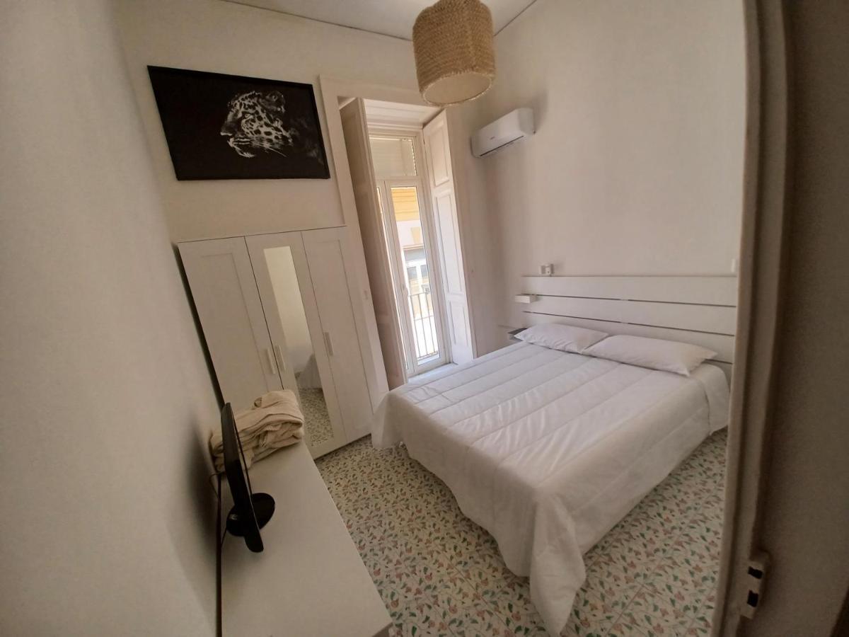 A Casa Di Nonna Ida, Nel Cuore Pulsante Di Napoli Екстериор снимка